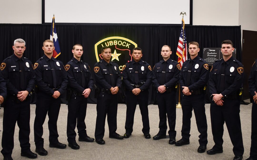 Nuevos Oficiales Fortalecen al Departamento de Policía de Lubbock en la Graduación de la Clase 2025B