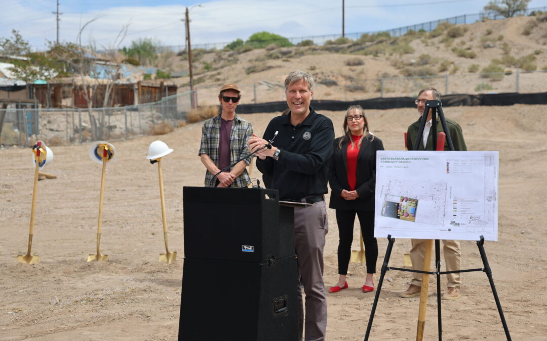 Albuquerque Impulsa el Jardín Comunitario Martineztown para Mejorar el Acceso a Alimentos Frescos
