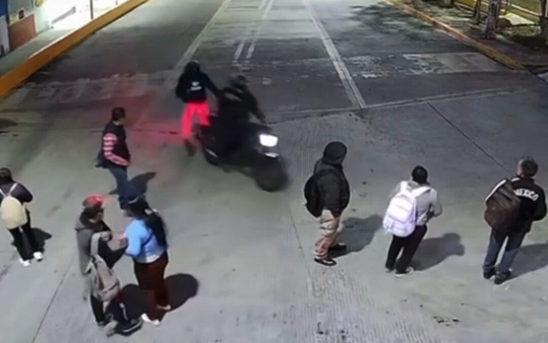 Asalto Sorprendente en Ecatepec: Disparos al Aire y Robo a Pasajeros del Transporte Público | [[NS_MEDIA_X]]