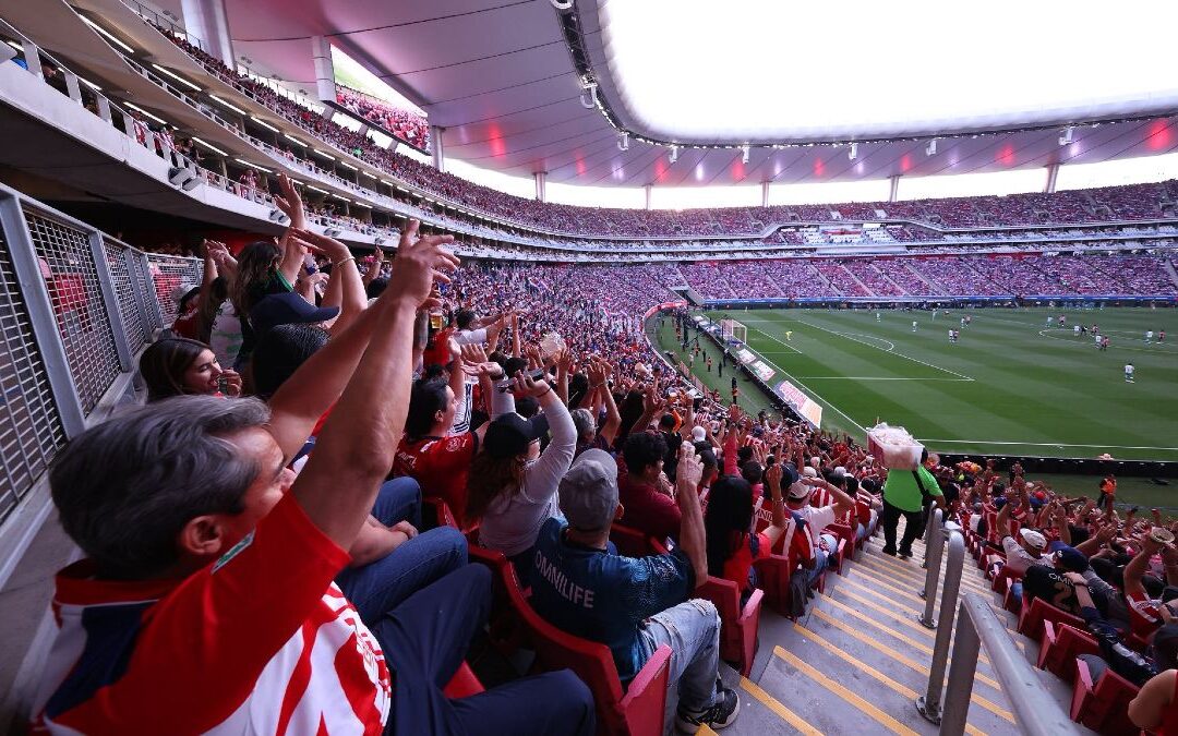 ¡Gran Oportunidad con Chivas! Consigue tu Jersey y Boleto a un Precio Increíble para el Partido contra Puebla