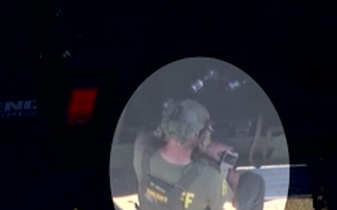 Riverside, CA: Investigan a agente SWAT captado usando app de citas durante operativo de alto riesgo