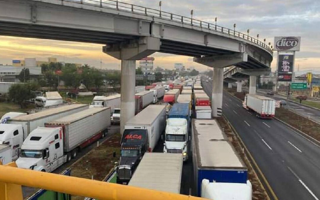 Autopista México-Querétaro: Últimas Noticias en Vivo sobre Choques y Cierres Viales
