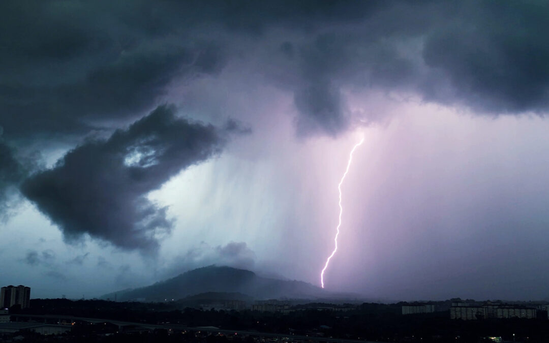 Impacto de un Rayo en Colorado: Graves Consecuencias en la Salud