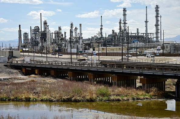 Humo Negro en Refinería Suncor de Commerce City: Potencial Violación Ambiental