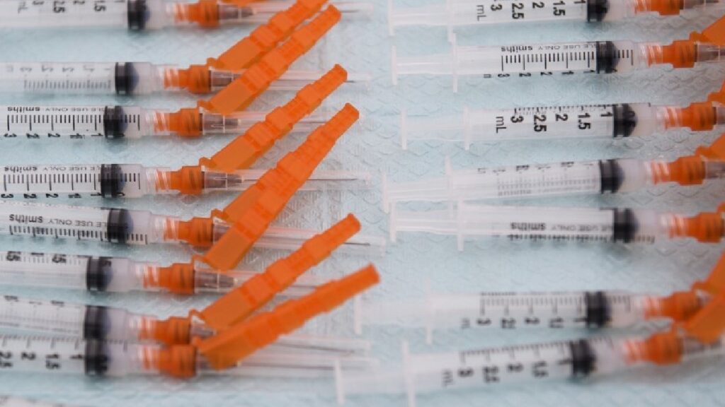 Brote De Vih En Hospital: Acusan Reutilización De Jeringas