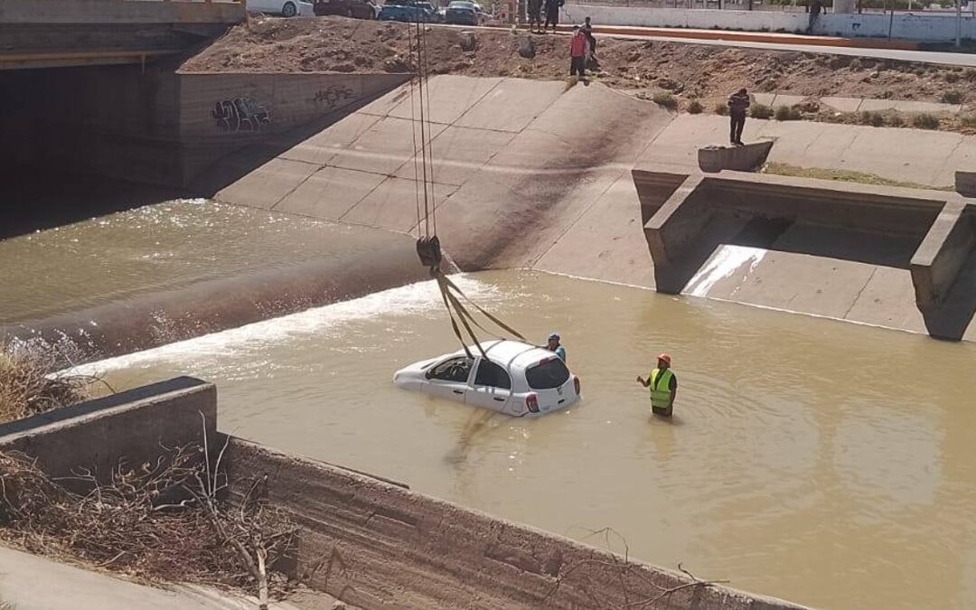 Don Ricardo salva su auto del Canal del Sacramento: Milagro y valentía familiar