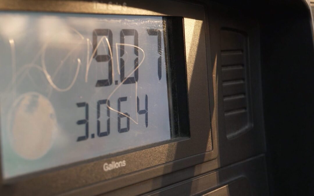 Riverside: Baja el precio de la gasolina por séptimo día consecutivo tras recientes aumentos