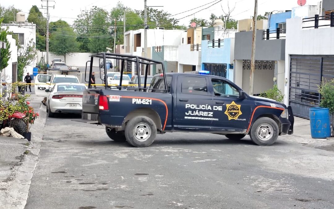 Impactante cateo en Juárez, Nuevo León: Detienen a pareja y aseguran arma y drogas