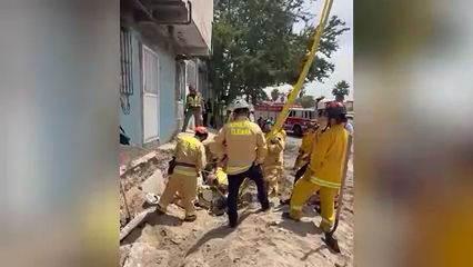 Colapso de Zanja en Tijuana Deja a Dos Trabajadores Atrapados, Uno en Estado Grave