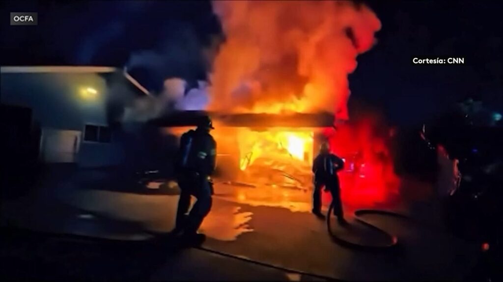 Perro Héroe Alerta A Familia De Incendio En El Condado De Orange