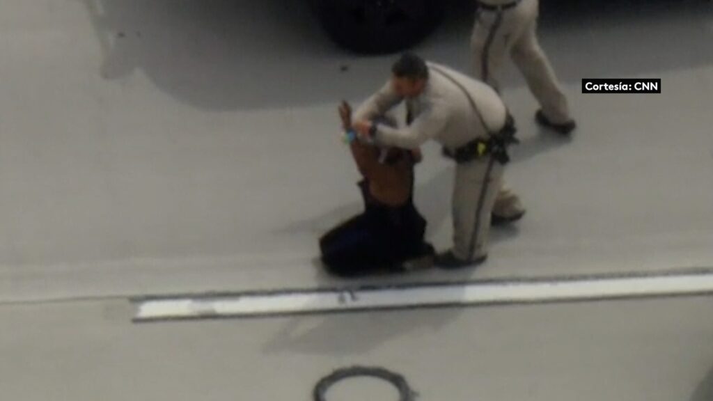 Impactante Persecución En Autopista De California Culmina Con Detención De Mujer En Camión Robado