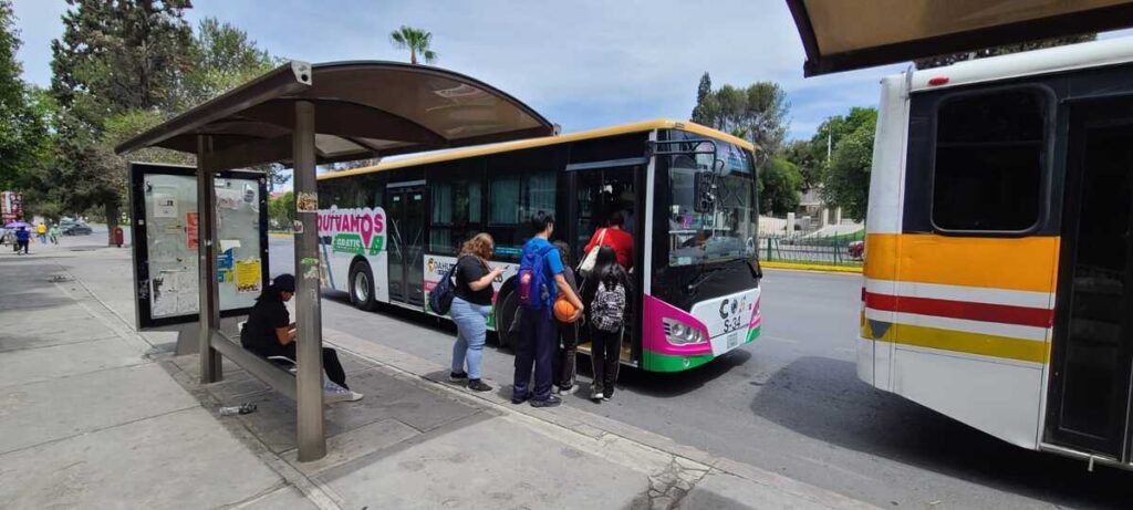 Transporte Público En Saltillo: Un Desafío Para Los Pasajeros Que Esperan Horas