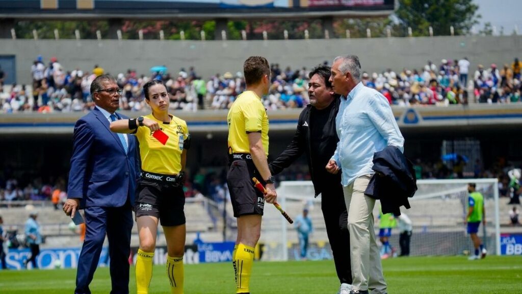 Sergio Bueno Es Sancionado Por Comentarios Contra Árbitra Katia Itzel García