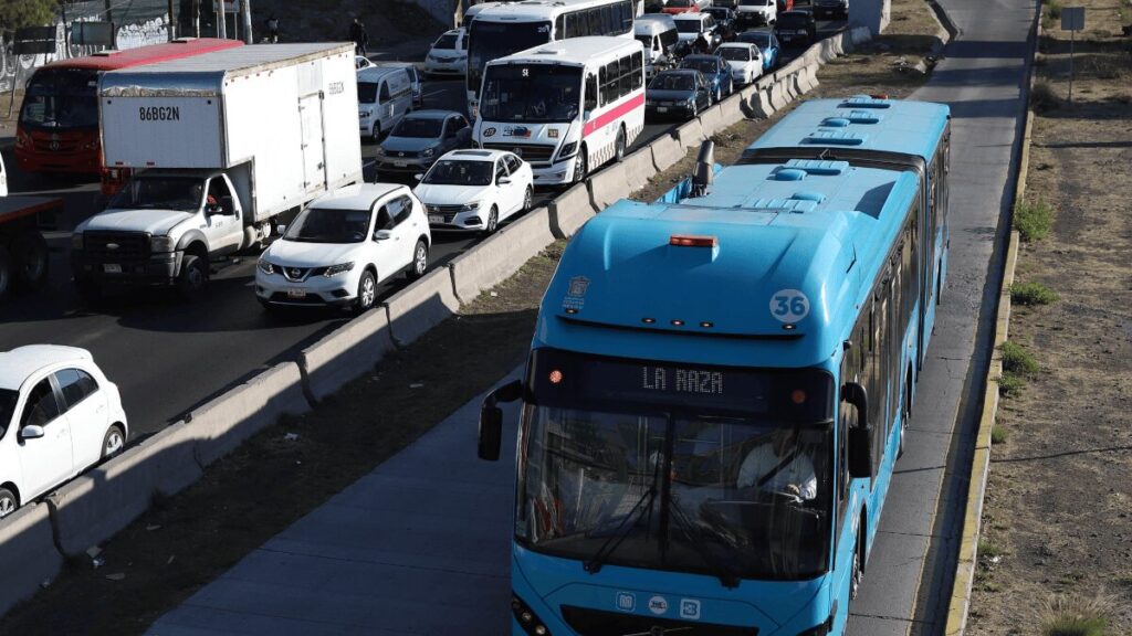 Hoy No Circula En Ciudad De México Y Edomex: Restricciones Para El 18 De Abril De 2026