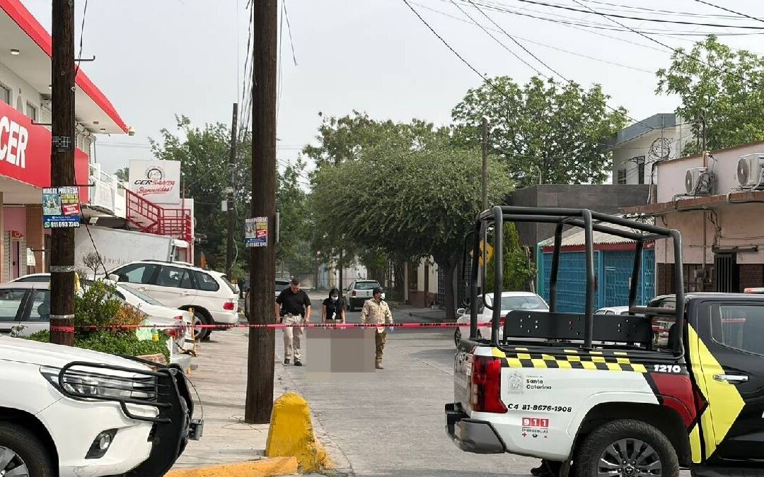 Descubren Cadáver en el Centro de Santa Catarina: Autoridades Indagan Causas