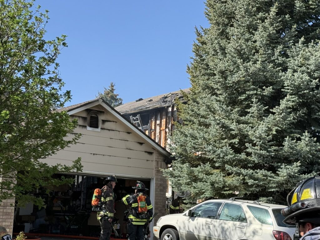 Incendio En Centennial, Colorado: Equipos De Emergencia Controlan El Siniestro