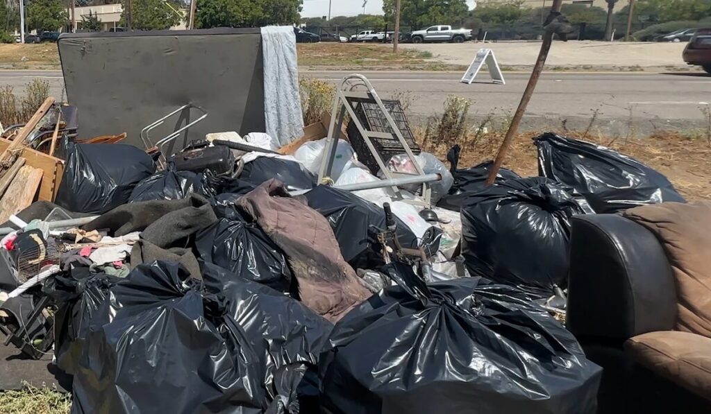 Voluntarios Transforman Chollas View: Limpieza De Arroyo Para Evitar Inundaciones