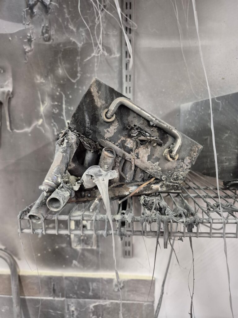 Incendio En Garaje De Westport: Batería De Scooter Desata Emergencia