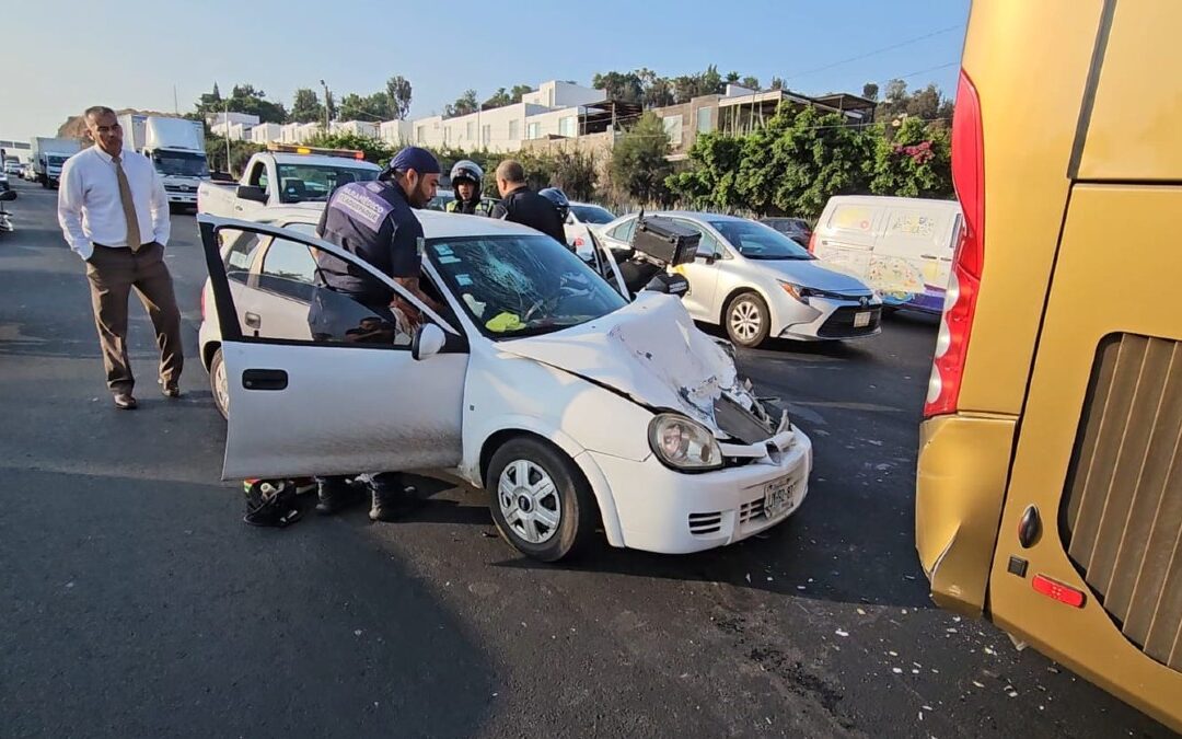 Accidente en la Carretera a Chapala deja a mujer de 78 años herida tras choque con camión