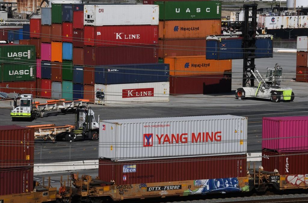 Reembolsos de Aranceles: Incertidumbre para Pequeños Negocios en Denver