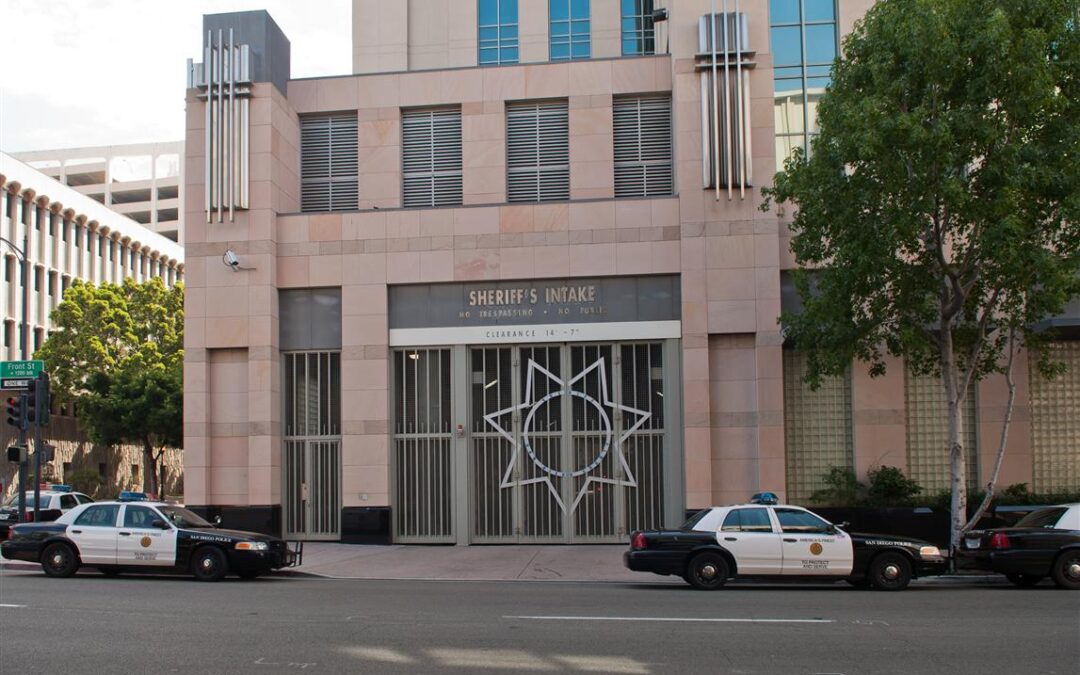 Estudio revelador expone riesgos de muertes bajo custodia en cárceles de San Diego
