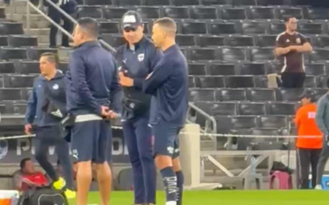 Sergio Canales No Participa en Calentamiento Previo al Partido Rayados vs Puebla