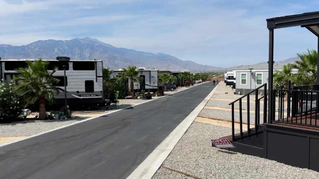 California: Caen Las Ventas De Viviendas Mientras Los Precios Continúan En Aumento