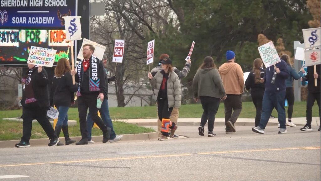 La Huelga De Maestros En Sheridan, Colorado, Alcanza Su Tercera Semana, Sin Soluciones A La Vista