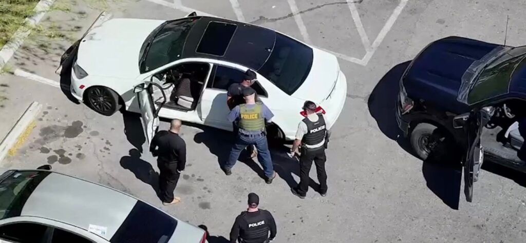 Arresto En Las Vegas: Hombre Detenido Por Falsificación De Placas En Línea