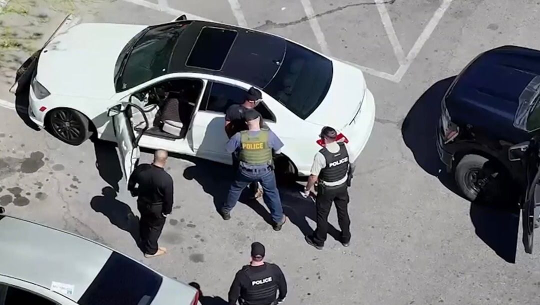 Arresto en Las Vegas: Hombre detenido por falsificación de placas en línea