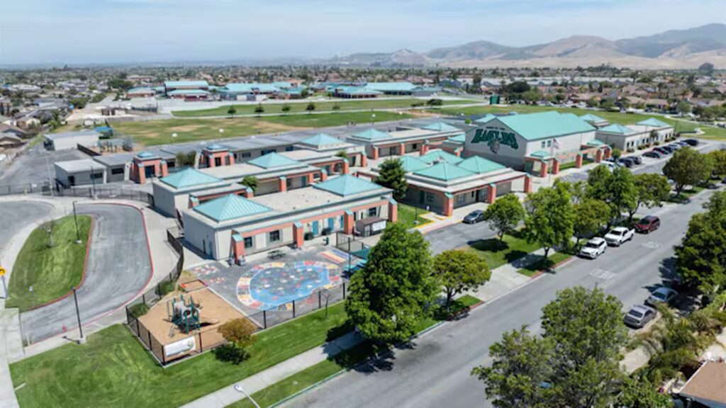 Debate En Salinas: ¿Debería Cambiar De Nombre La Escuela César Chávez?