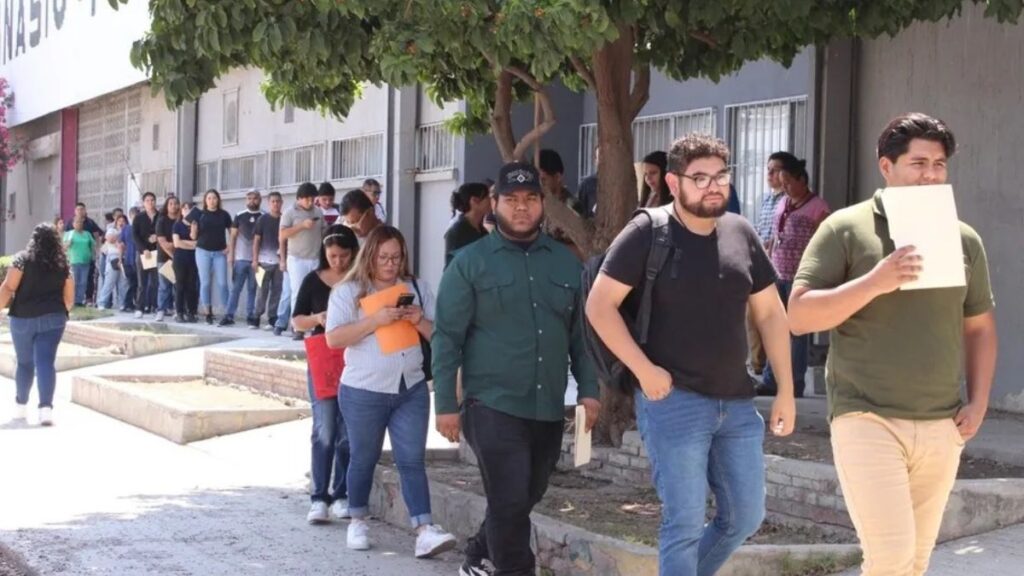 Aumento De Empleos En España: Oportunidades En El Mercado Laboral