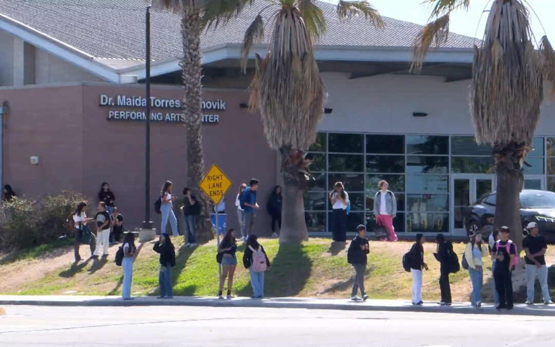 Alarma en Preparatoria San Ysidro: Sustancia Desconocida Lleva a Hospitalización de Adultos