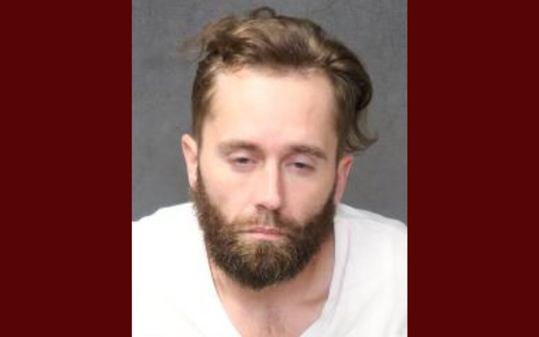 Hombre de Hobbs condenado a 66 meses de prisión por violento robo en licorería de Albuquerque