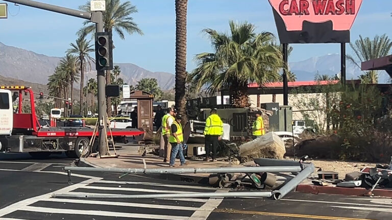 Accidente fatal en Rancho Mirage: conductor muere tras chocar contra poste en la Highway 111