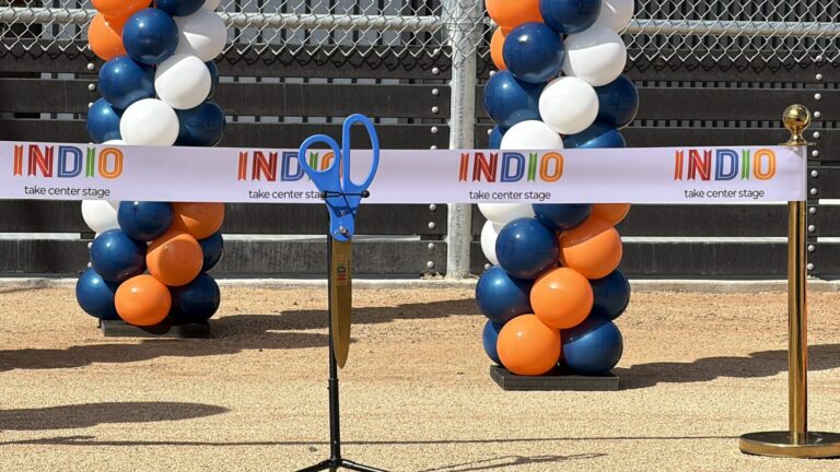 Indio inaugura parque deportivo