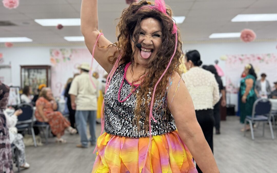 El Centro de Personas Mayores de Coachella celebró el Día de las Madres con música, baile y emotivos recuerdos