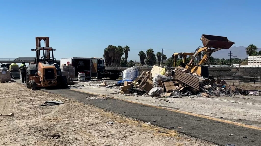Cierre total en la Ruta Estatal 86 cerca de Thermal tras choque y volcadura de dos tráileres