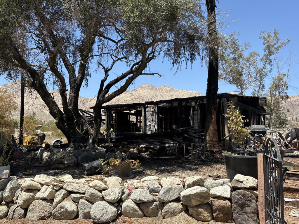 Incendio destruye vivienda cerca de Palm Desert