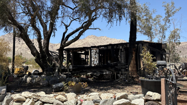 Incendio destruye vivienda cerca de Palm Desert