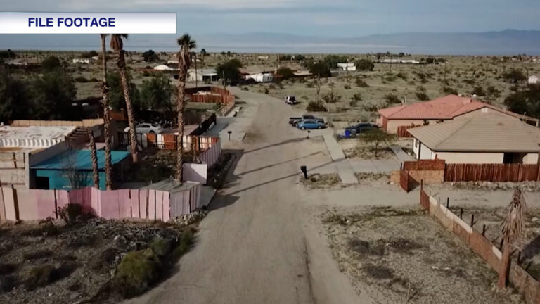 Presencia del FBI en la vivienda de Salton City de un hombre acusado del asesinato de un adolescente de Hemet.
