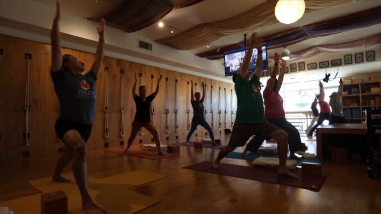 Centro sin fines de lucro en Palm Desert ofrece clases gratuitas de yoga en inglés y español