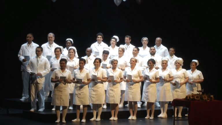 College of the Desert celebra la graduación de estudiantes de enfermería y el 60.º aniversario de su programa vocacional