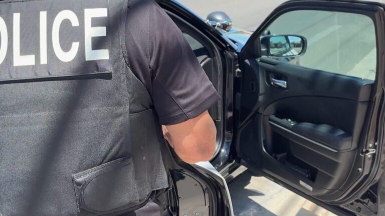 Detienen a dos hombres sospechosos de robar cobre del techo de un comercio en Coachella