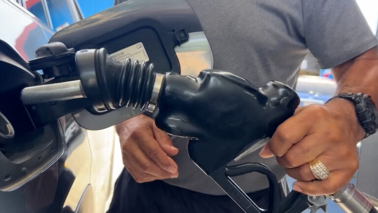 El precio de la gasolina en el Condado de Riverside se acerca a su récord histórico tras 42 días de alzas continuas