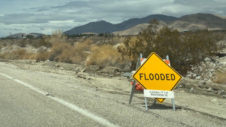 Inundaciones repentinas en Indio Hills dejan graves daños y revelan vacíos en la cobertura de seguros para del hogar