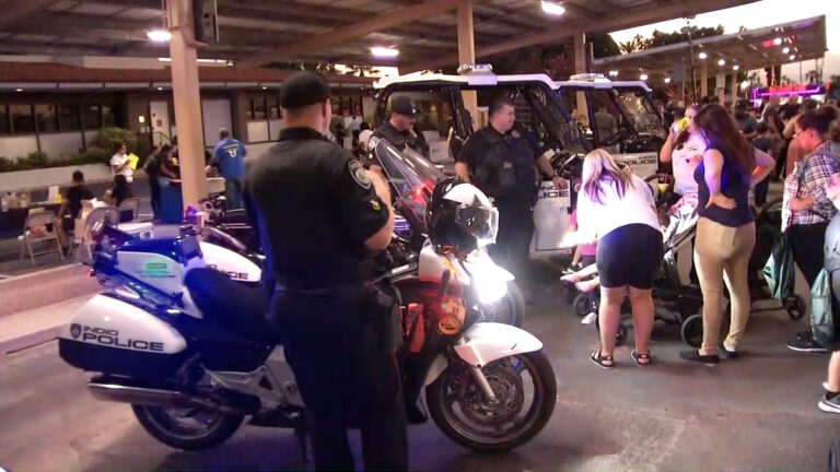 El Departamento de Policía de Indio celebra el evento National Night Out para reforzar los lazos comunitarios
