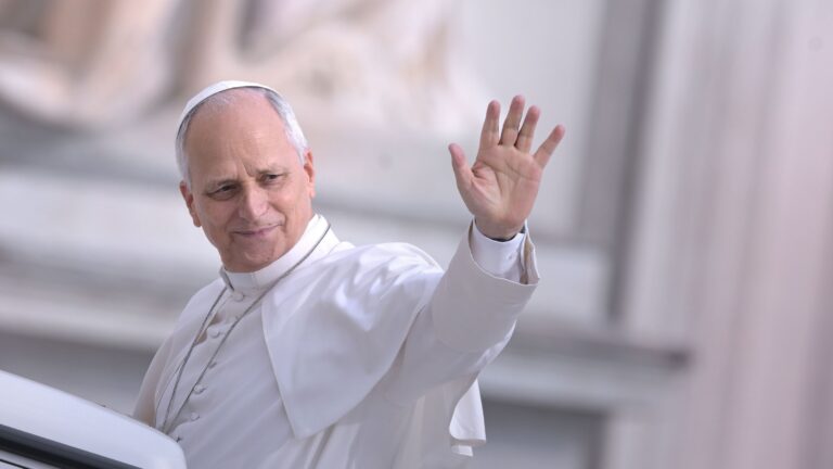 El Papa León XIV se recupera en Roma tras una cirugía por cáncer de pulmón