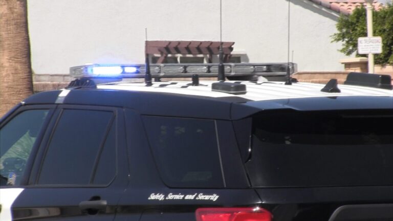 Alerta en Palm Springs: Cuerpos de emergencia responden a fatal accidente nocturno